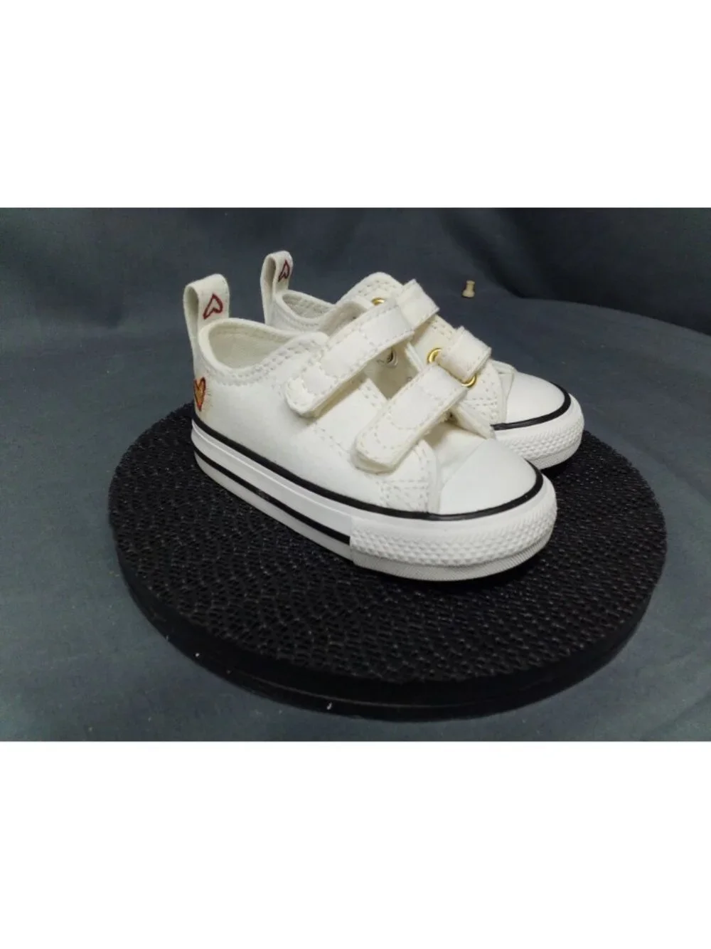 Converse White Canvas Toddler Shoes W/ Heart Embroidery Size 8 NEW NO BOX !